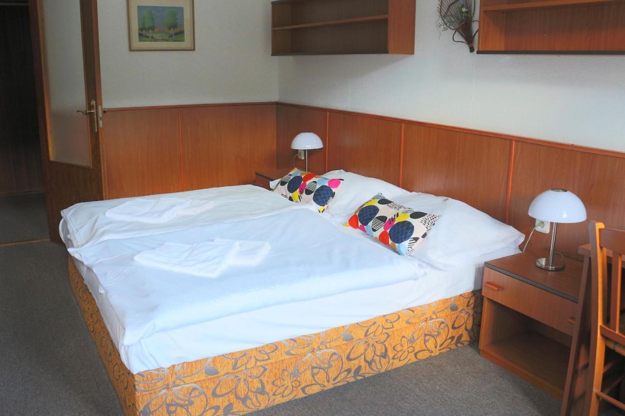 Hotel Maredis Kořenov Kültér fotó